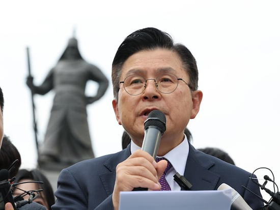韩媒(🍑)：韩国无党派(🥈)总统候选人黄教安宣布退选，支持执政党候选人金文洙